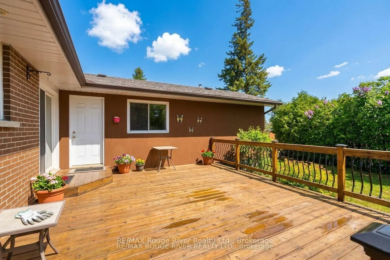 Photo 40 of 98 Applewood Crescent, Whitby, Blue Grass Meadows — HOMEH