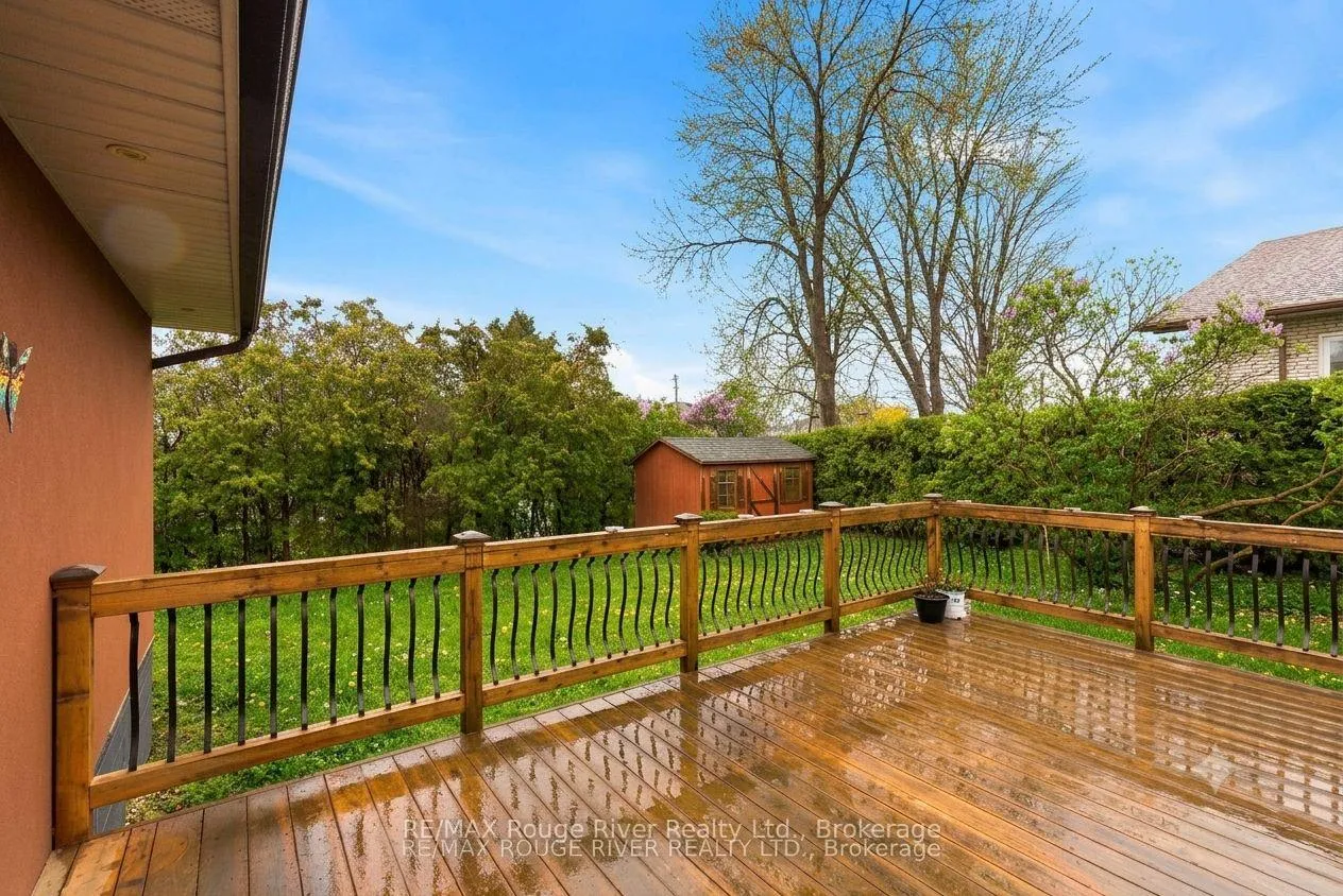 Photo 41 of 98 Applewood Crescent, Whitby, Blue Grass Meadows — HOMEH