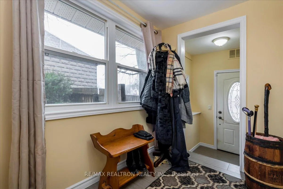 Photo 4 of 86 John Street, Barrie, Sanford — HOMEH