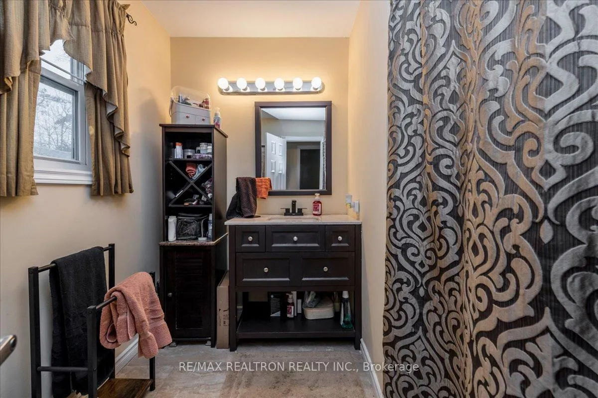 Photo 13 of 86 John Street, Barrie, Sanford — HOMEH