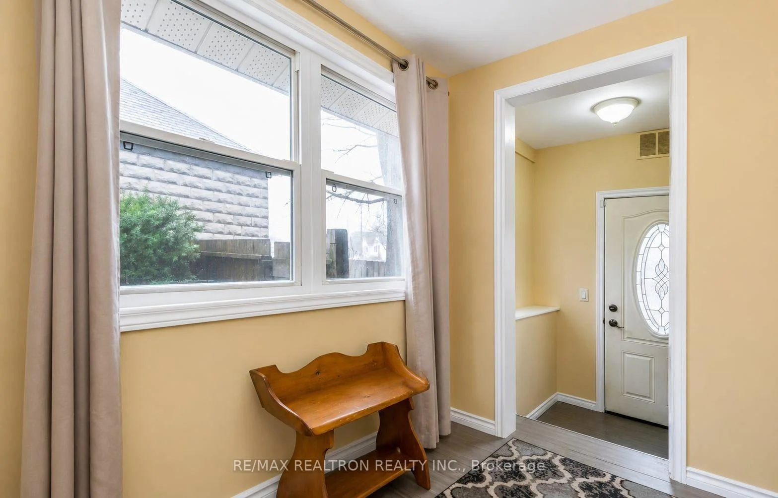 Photo 3 of 86 John Street, Barrie, Sanford — HOMEH