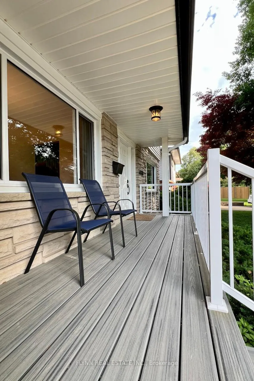 Photo 3 of 3020 Saint George Avenue, Niagara Falls, Stamford — HOMEH