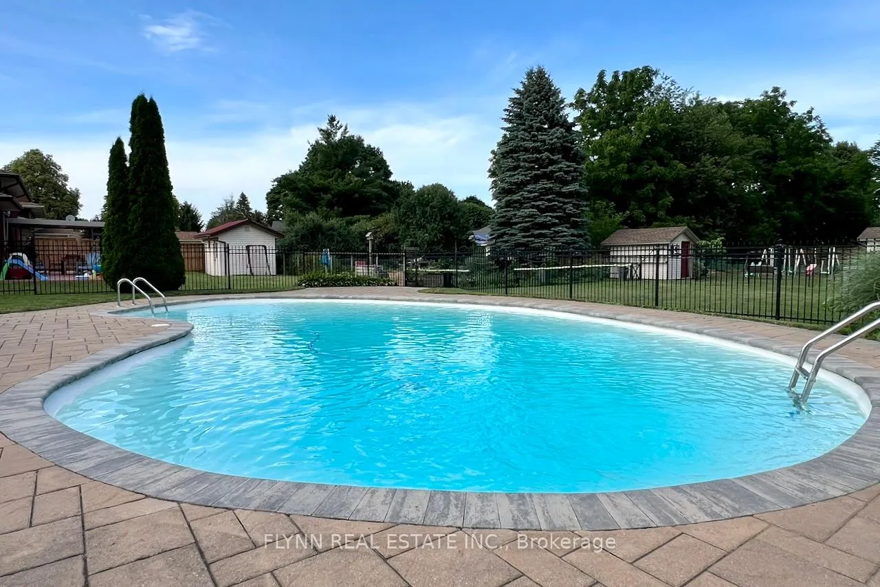 Photo 6 of 3020 Saint George Avenue, Niagara Falls, Stamford — HOMEH
