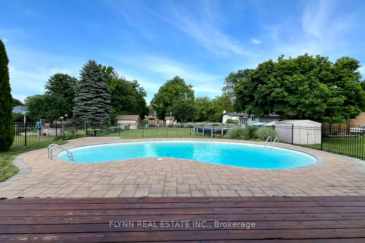 Photo 7 of 3020 Saint George Avenue, Niagara Falls, Stamford — HOMEH