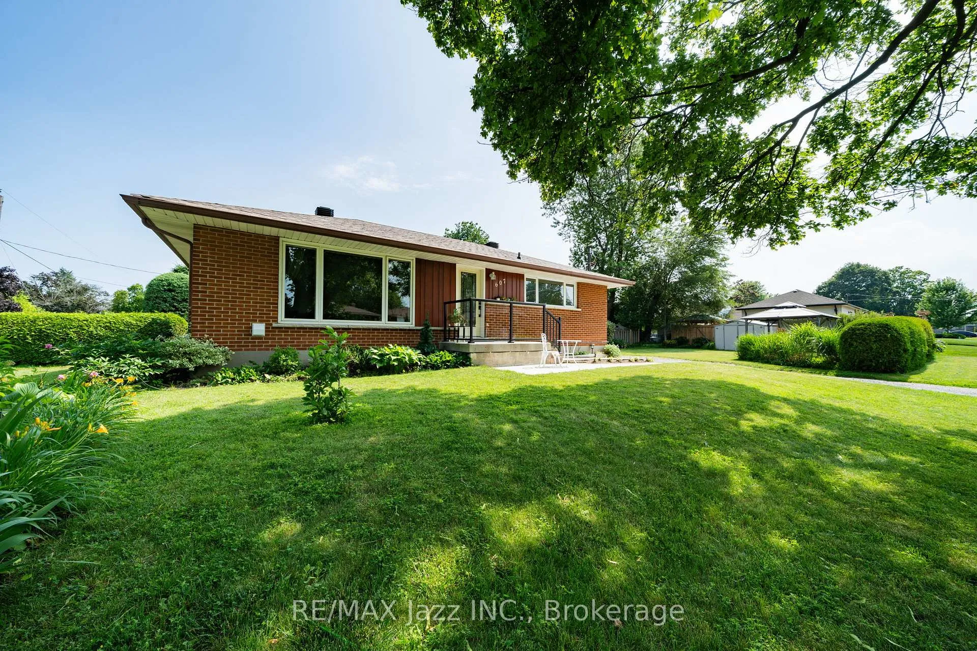 Photo 1 of 607 Gliddon Avenue, Oshawa, Donevan — HOMEH