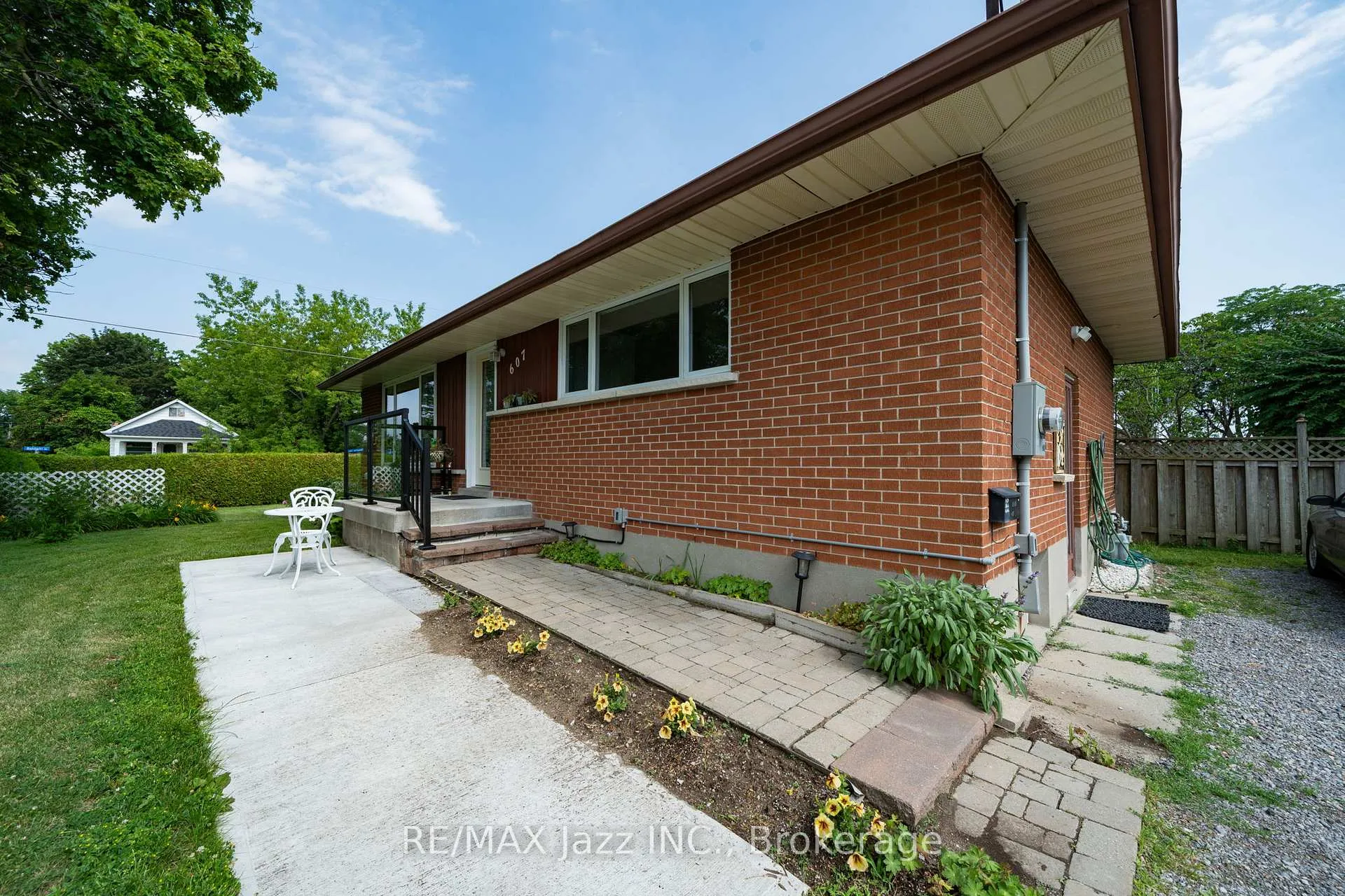 Photo 5 of 607 Gliddon Avenue, Oshawa, Donevan — HOMEH