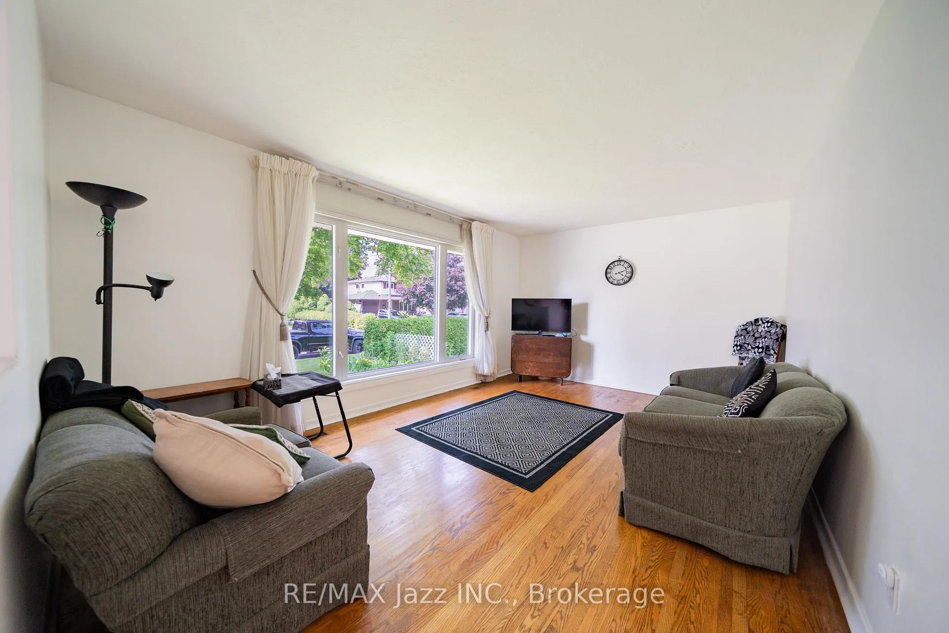 Photo 8 of 607 Gliddon Avenue, Oshawa, Donevan — HOMEH