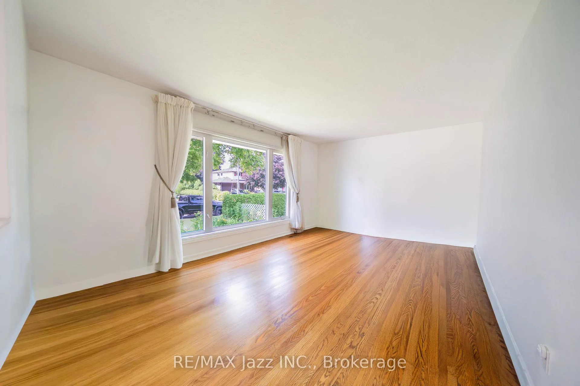 Photo 9 of 607 Gliddon Avenue, Oshawa, Donevan — HOMEH