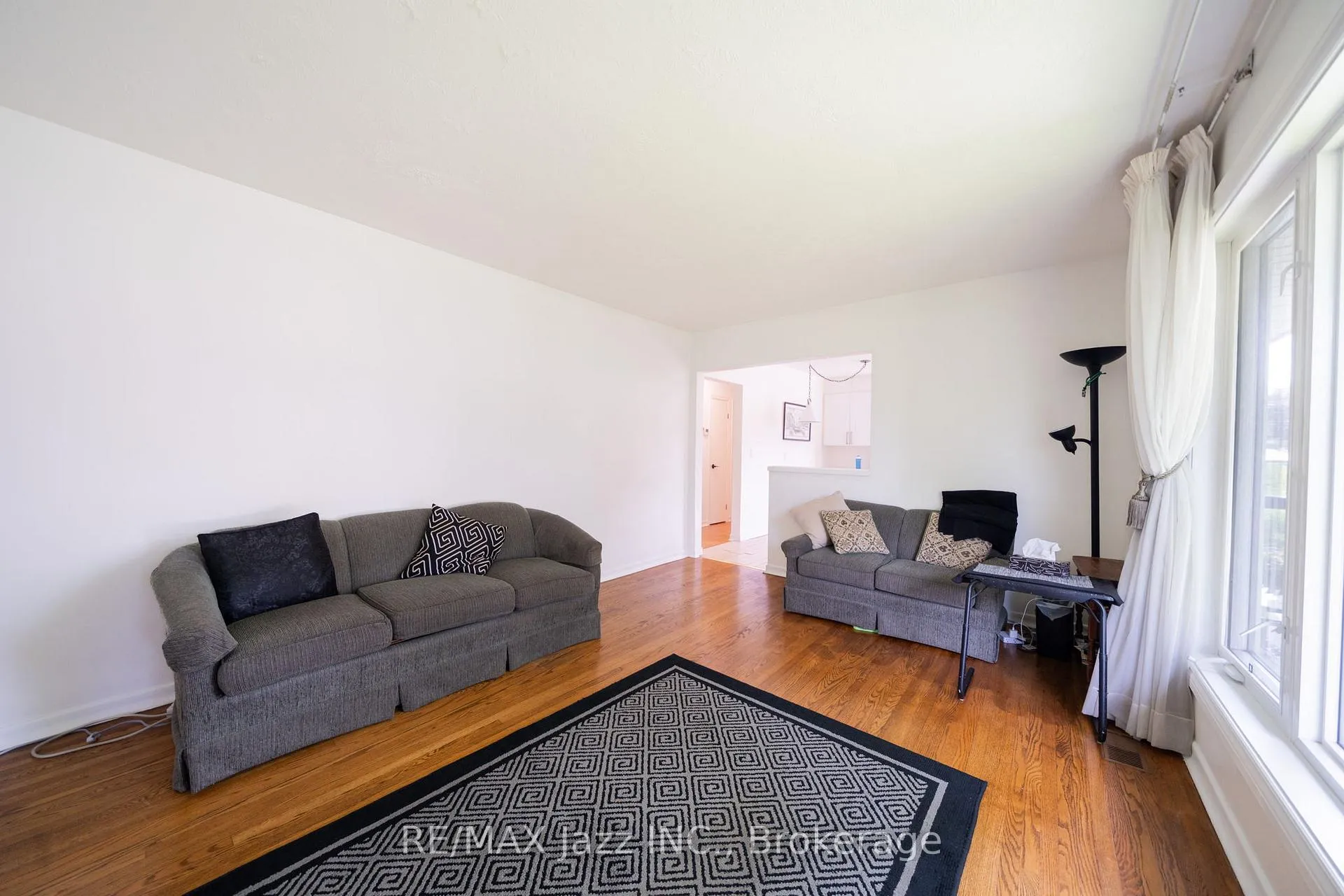 Photo 10 of 607 Gliddon Avenue, Oshawa, Donevan — HOMEH