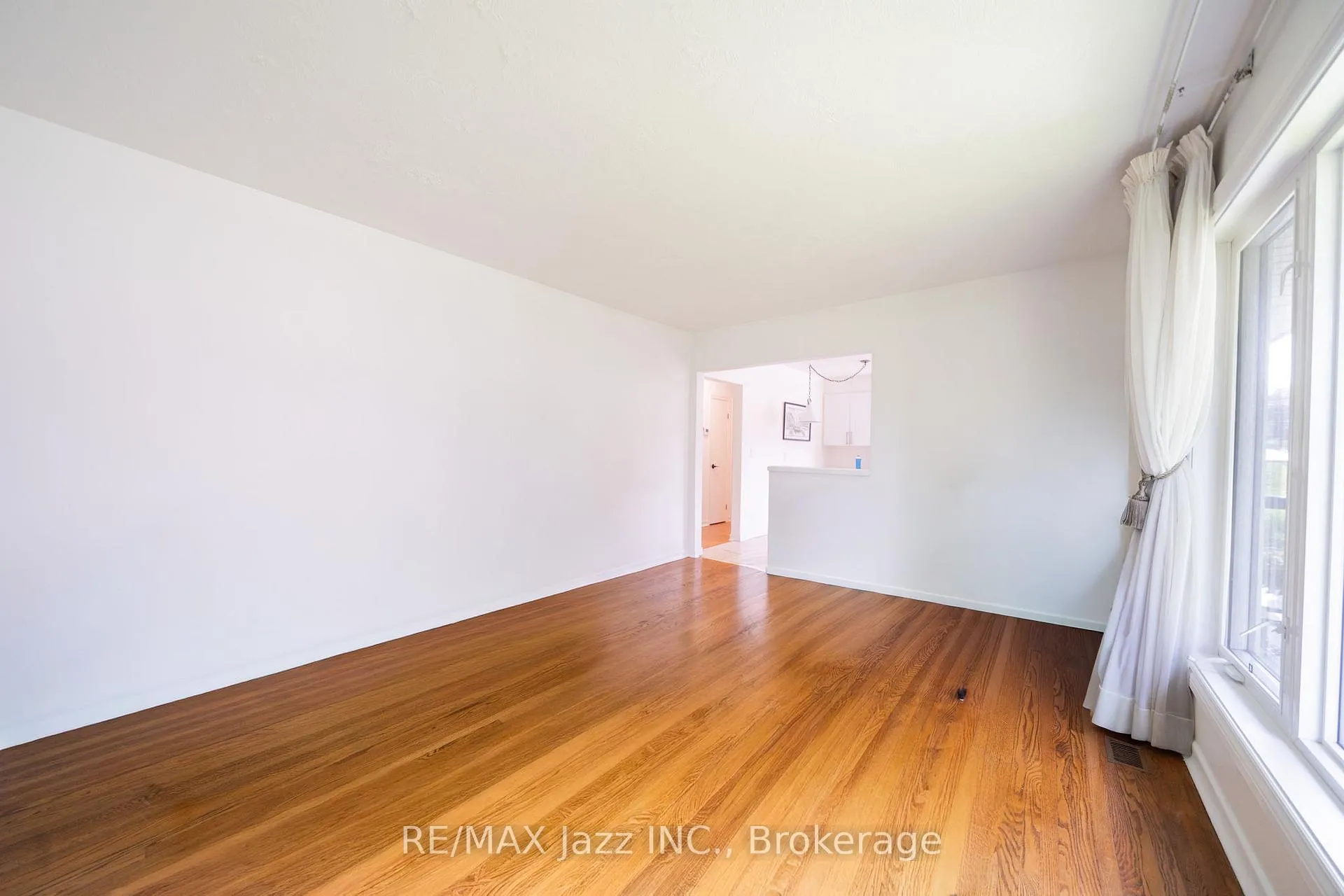 Photo 11 of 607 Gliddon Avenue, Oshawa, Donevan — HOMEH
