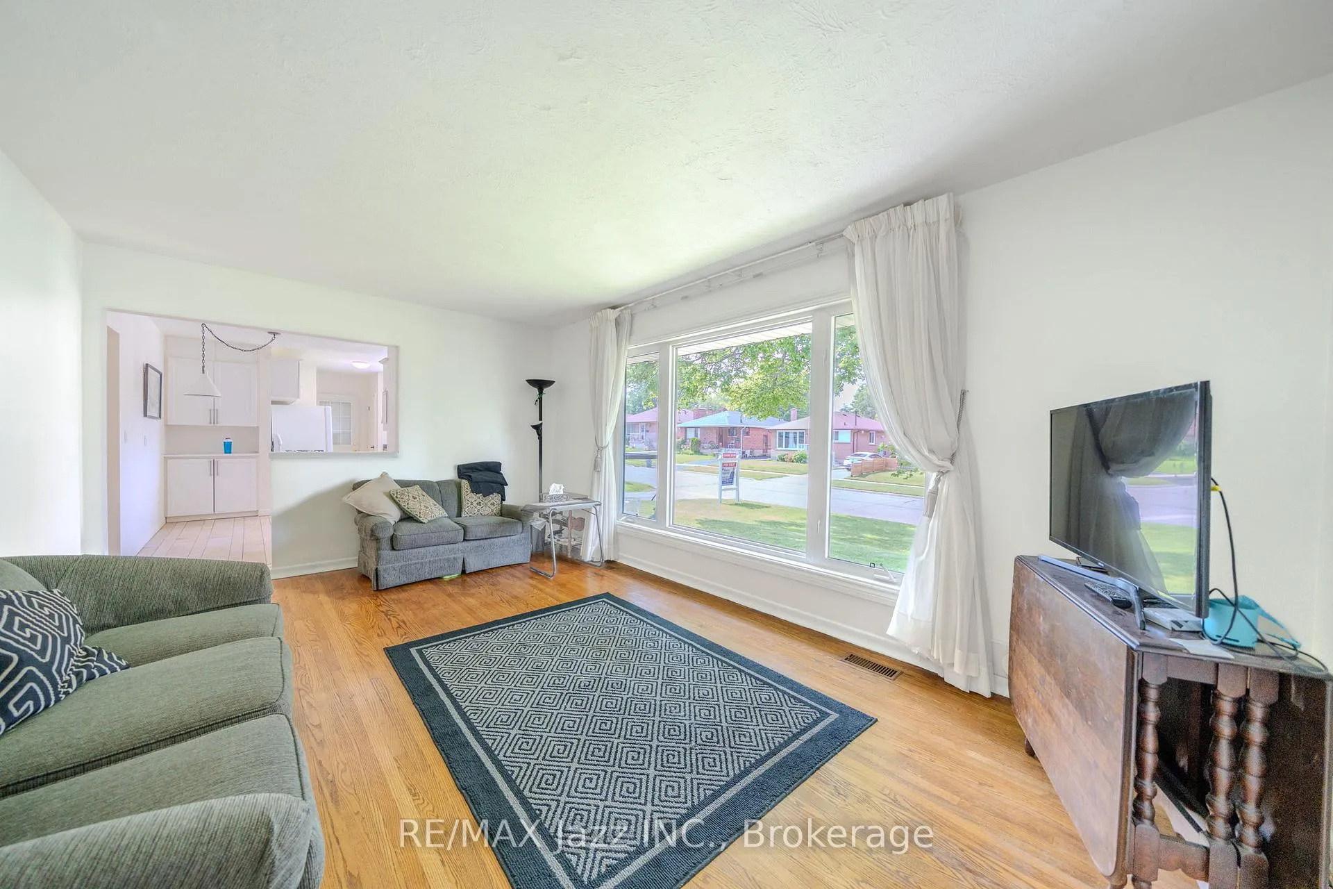 Photo 12 of 607 Gliddon Avenue, Oshawa, Donevan — HOMEH