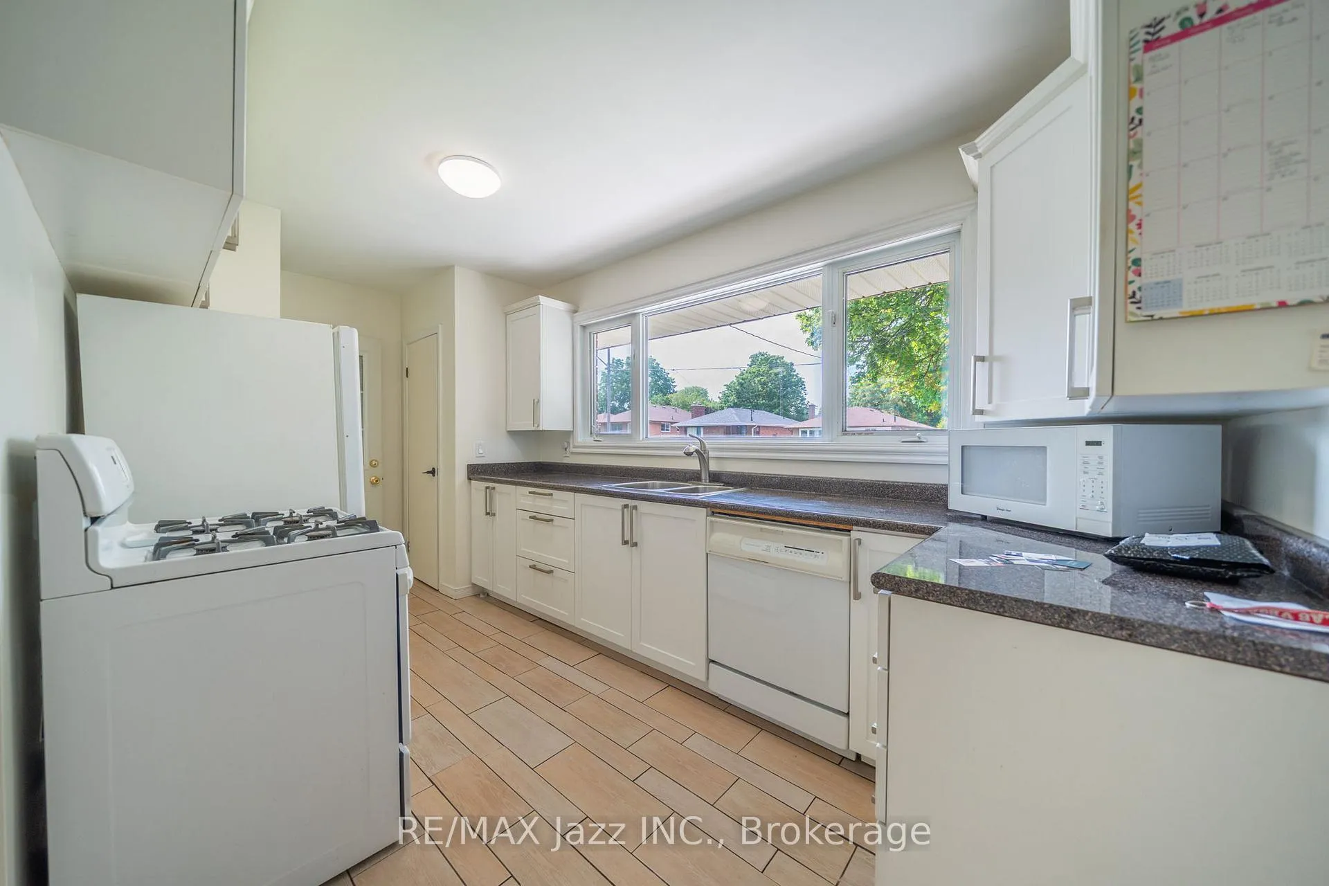Photo 17 of 607 Gliddon Avenue, Oshawa, Donevan — HOMEH