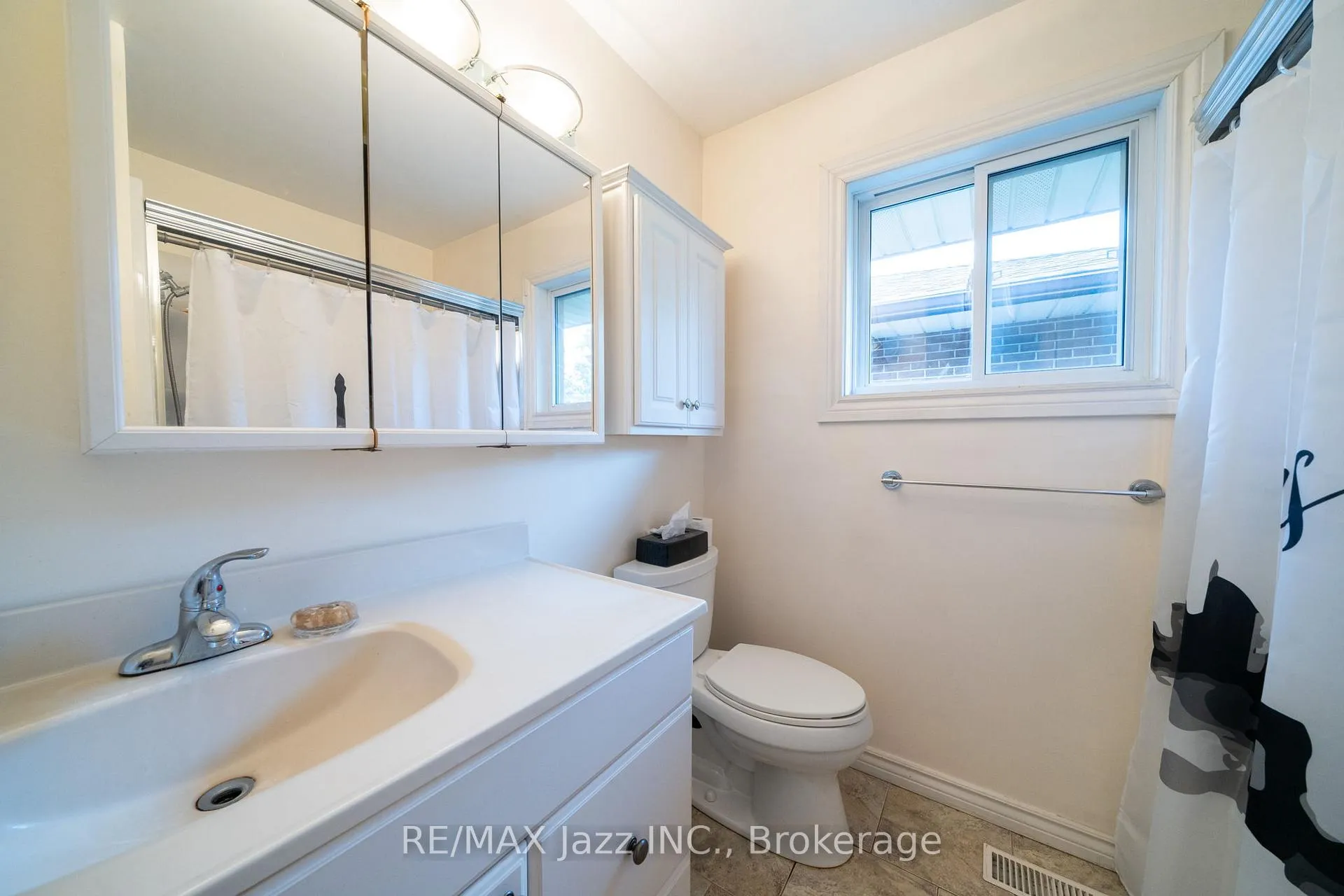 Photo 29 of 607 Gliddon Avenue, Oshawa, Donevan — HOMEH