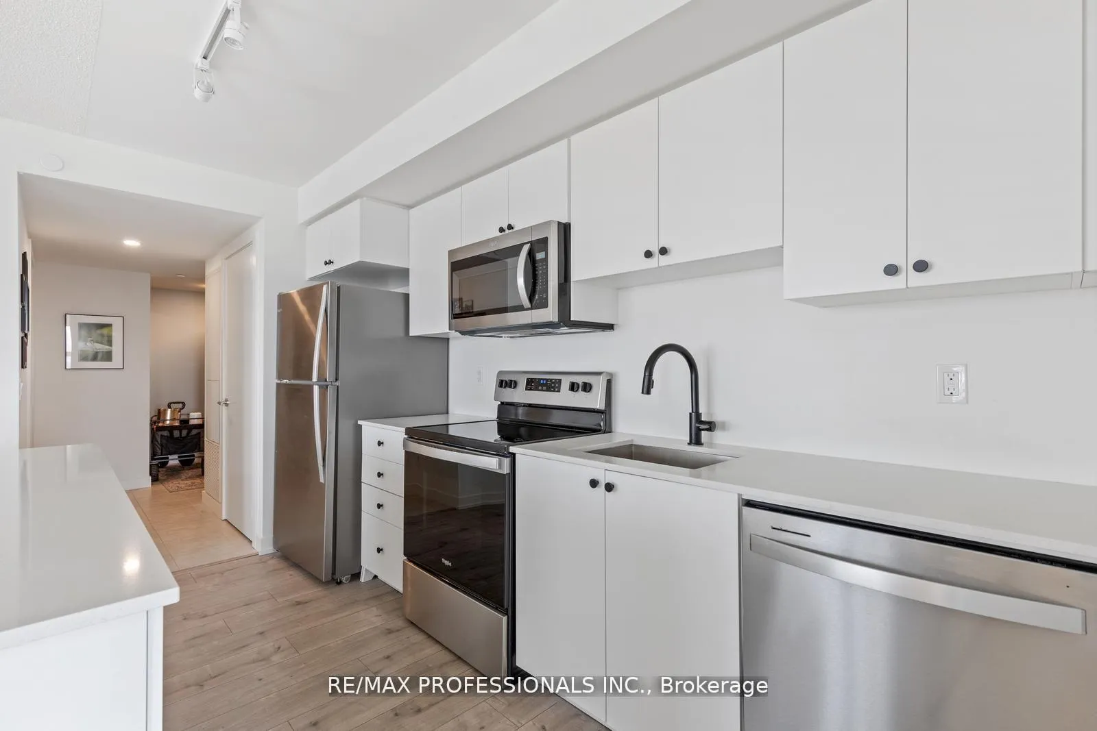 Photo 5 of Unit 1603, 10 Wilby Crescent, North York, Weston — HOMEH