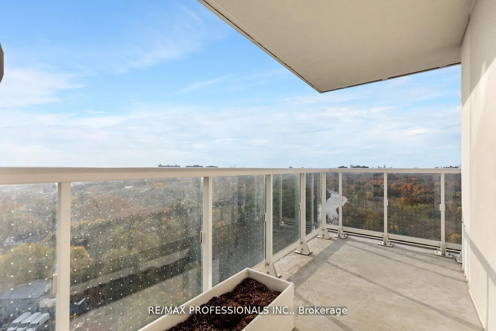 Photo 6 of Unit 1603, 10 Wilby Crescent, North York, Weston — HOMEH