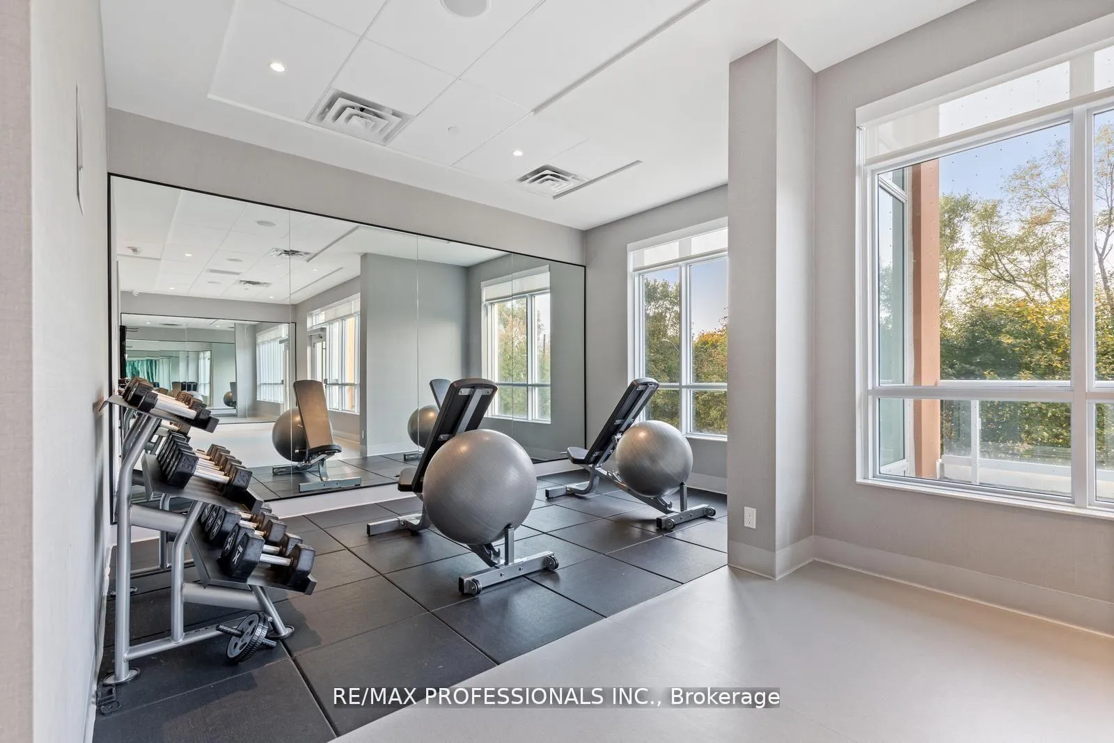 Photo 15 of Unit 1603, 10 Wilby Crescent, North York, Weston — HOMEH