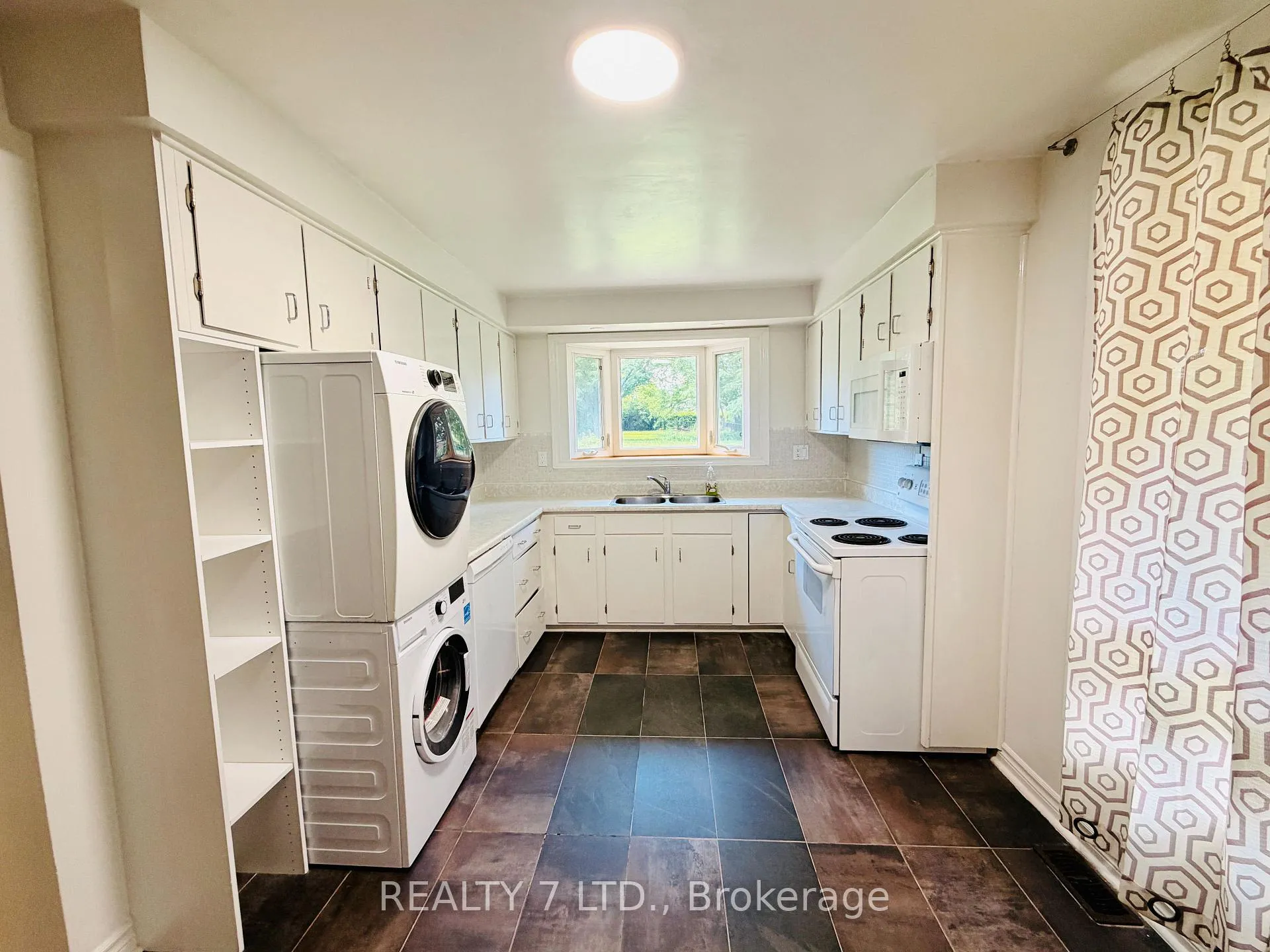 Photo 3 of 6718 Freeman Street, Niagara Falls, Morrison — HOMEH