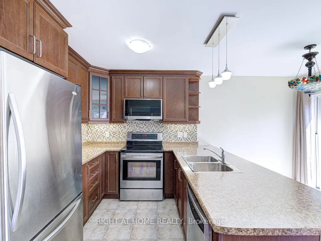 Photo 7 of 63 Lupo Drive, Hamilton, Waterdown — HOMEH