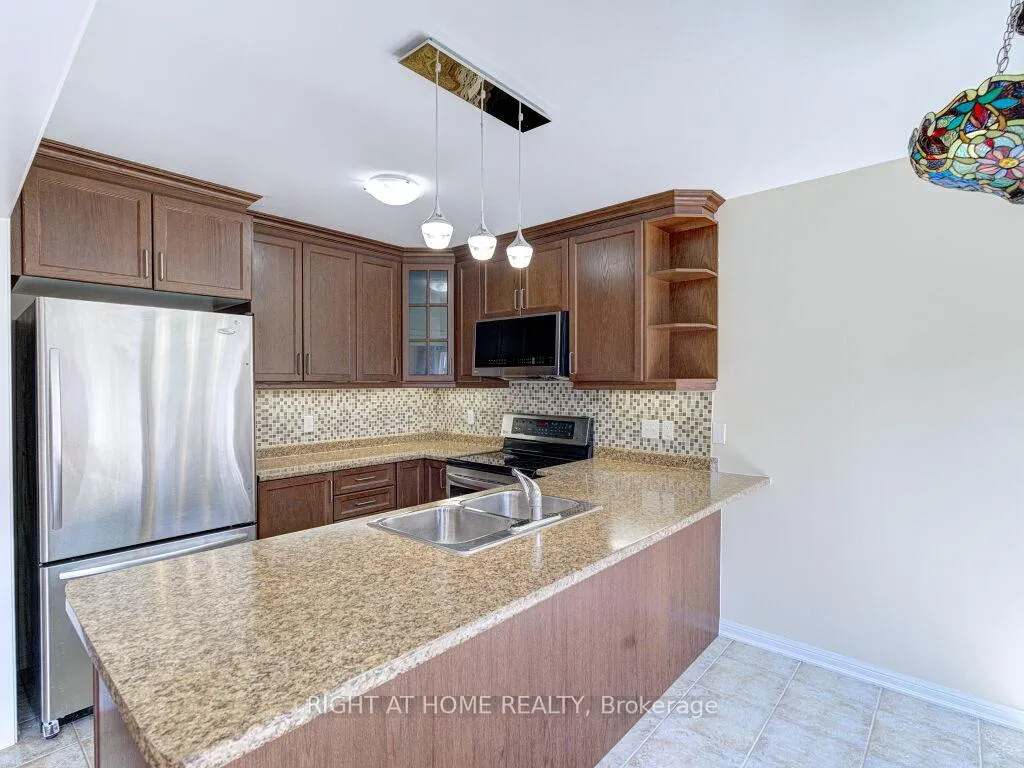 Photo 9 of 63 Lupo Drive, Hamilton, Waterdown — HOMEH