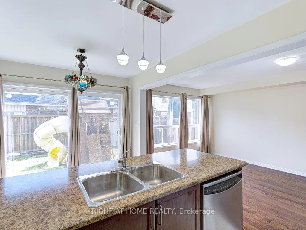 Photo 10 of 63 Lupo Drive, Hamilton, Waterdown — HOMEH