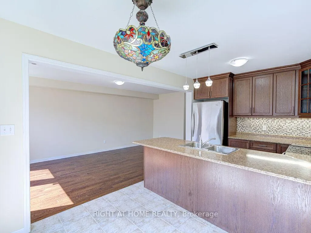 Photo 11 of 63 Lupo Drive, Hamilton, Waterdown — HOMEH
