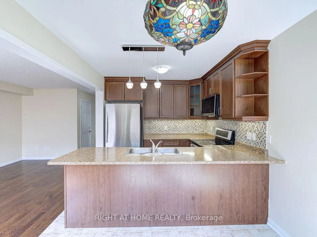 Photo 13 of 63 Lupo Drive, Hamilton, Waterdown — HOMEH