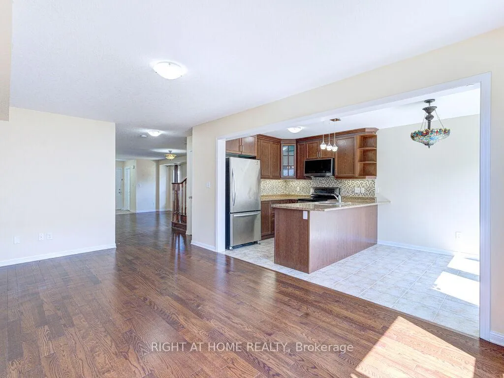 Photo 14 of 63 Lupo Drive, Hamilton, Waterdown — HOMEH