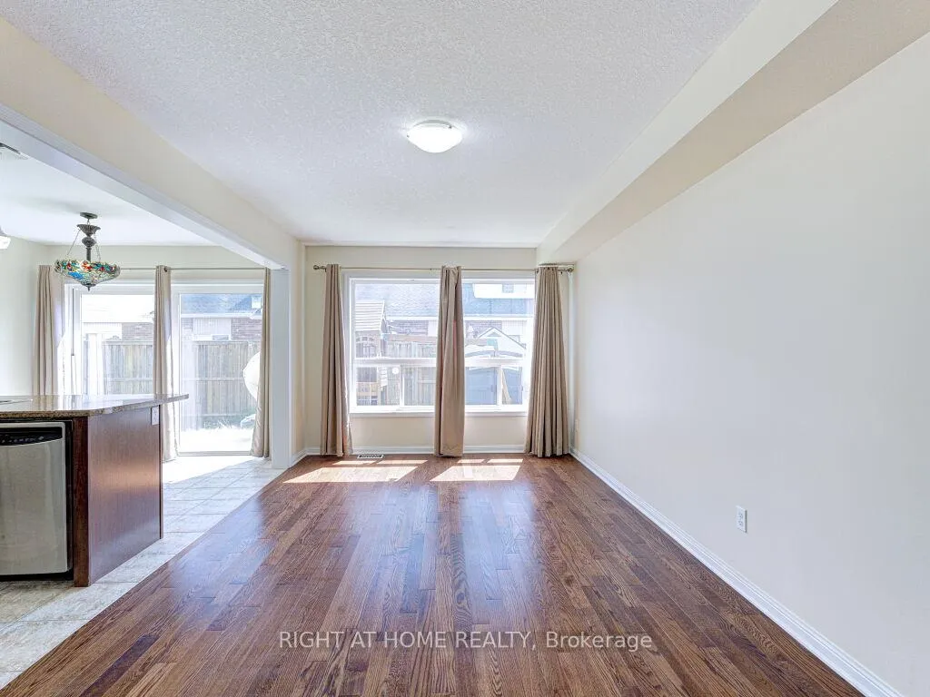 Photo 18 of 63 Lupo Drive, Hamilton, Waterdown — HOMEH