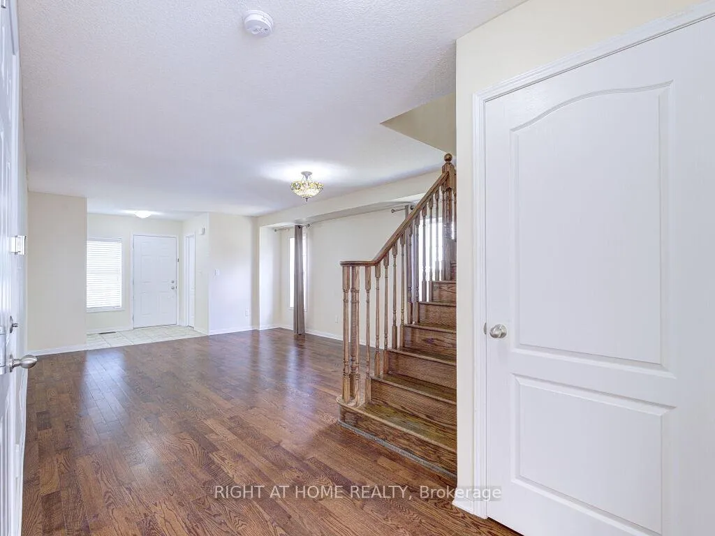 Photo 19 of 63 Lupo Drive, Hamilton, Waterdown — HOMEH