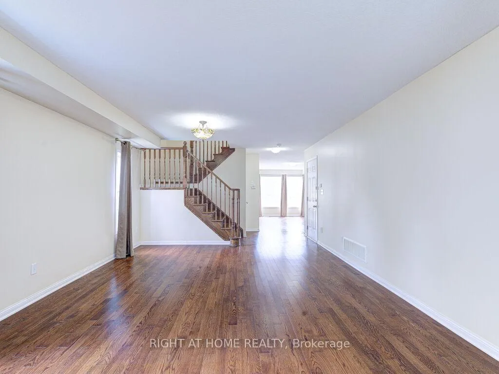 Photo 24 of 63 Lupo Drive, Hamilton, Waterdown — HOMEH