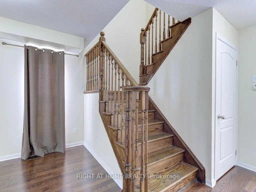 Photo 25 of 63 Lupo Drive, Hamilton, Waterdown — HOMEH