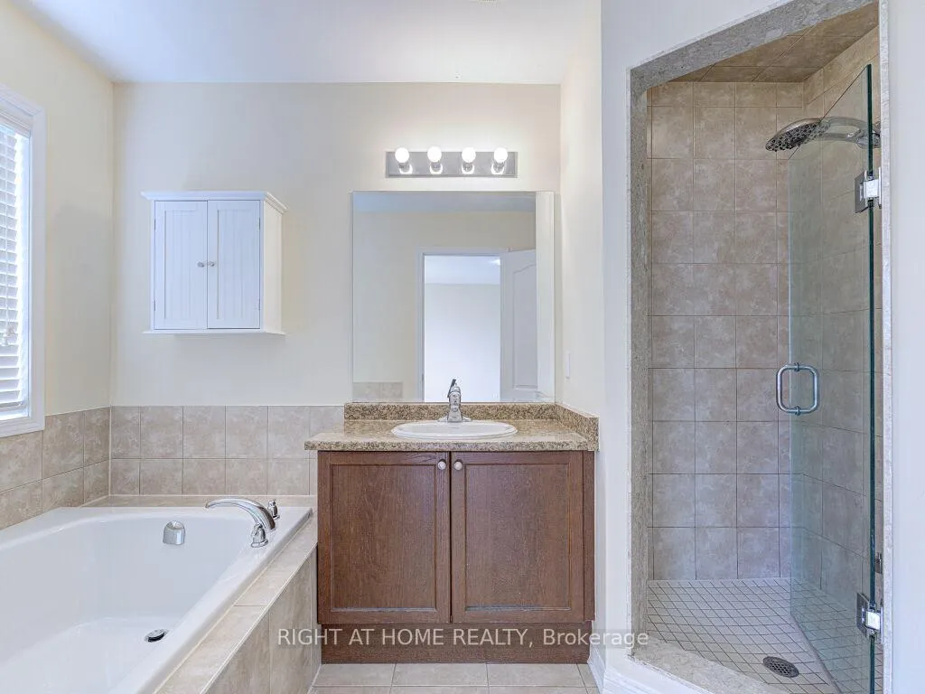 Photo 31 of 63 Lupo Drive, Hamilton, Waterdown — HOMEH