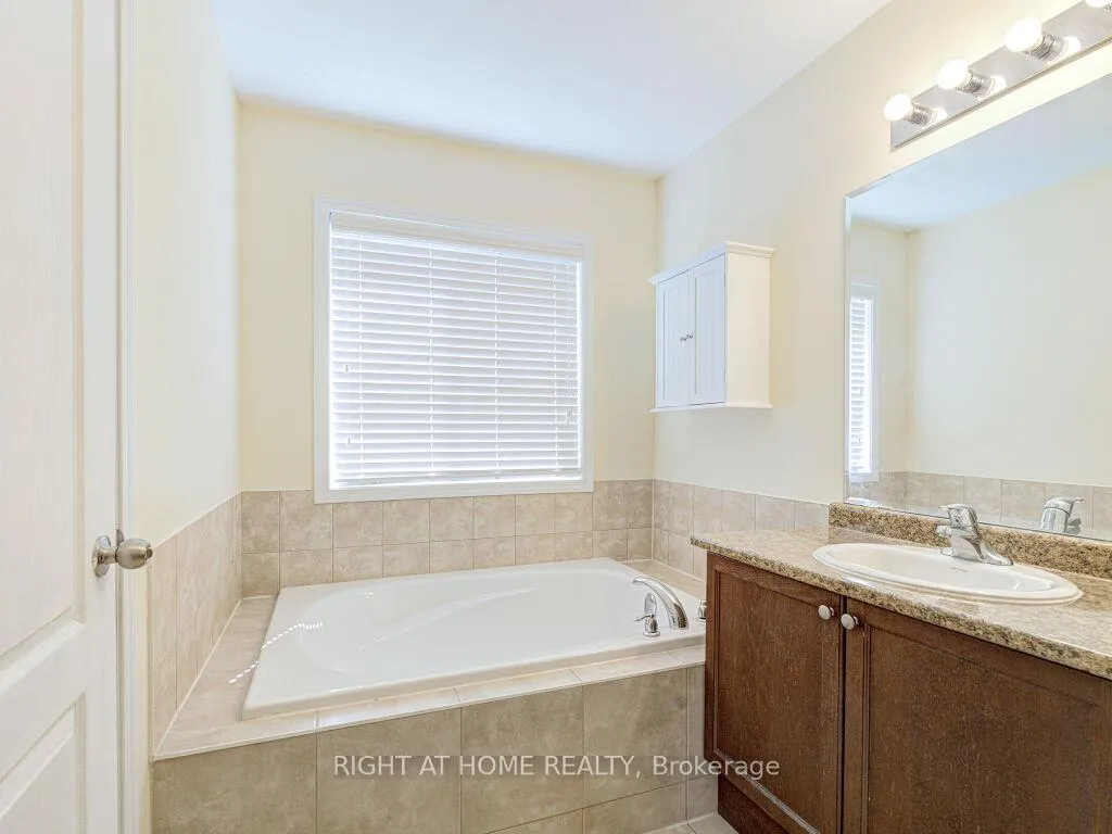 Photo 32 of 63 Lupo Drive, Hamilton, Waterdown — HOMEH