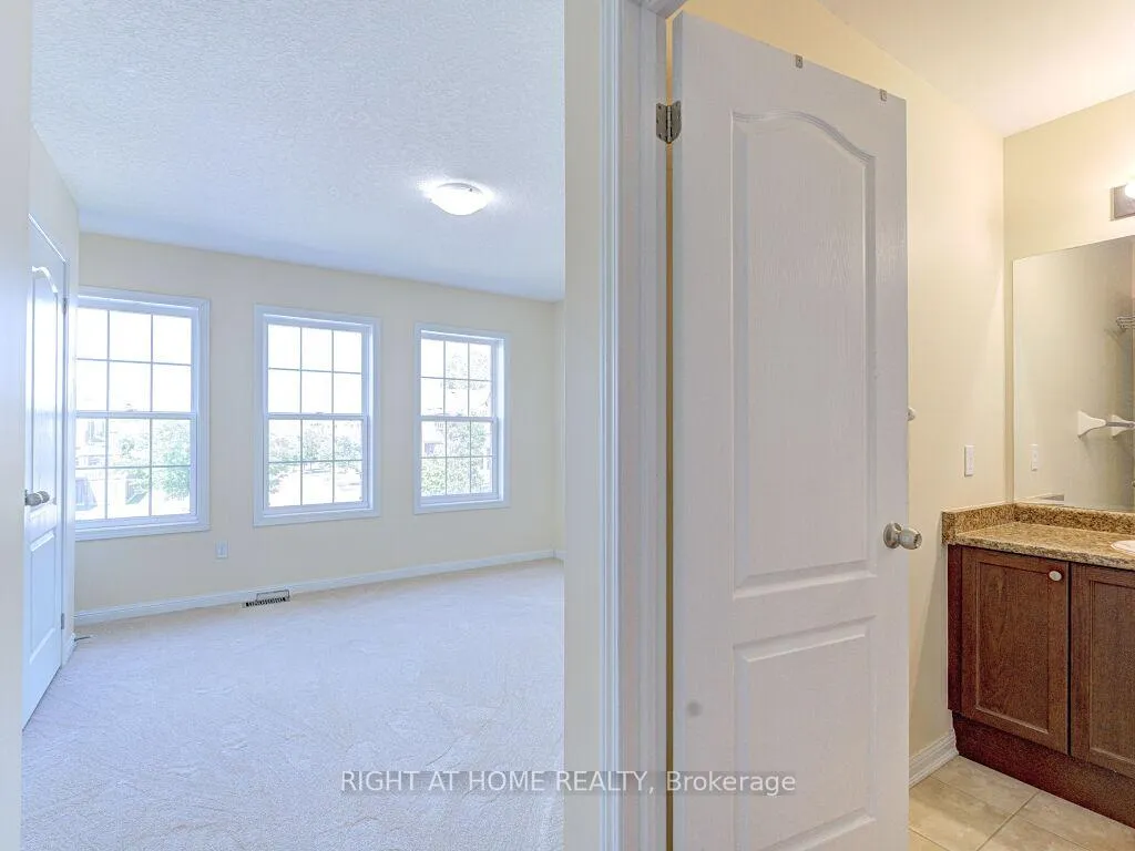Photo 34 of 63 Lupo Drive, Hamilton, Waterdown — HOMEH