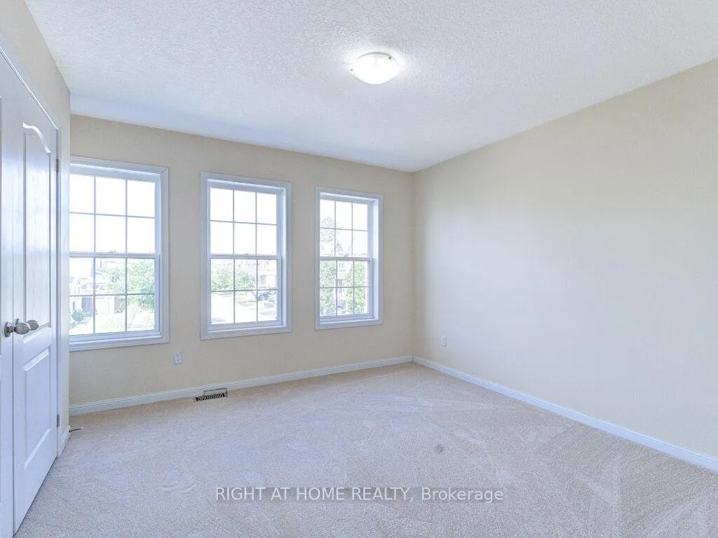 Photo 35 of 63 Lupo Drive, Hamilton, Waterdown — HOMEH