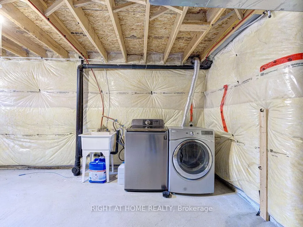 Photo 39 of 63 Lupo Drive, Hamilton, Waterdown — HOMEH