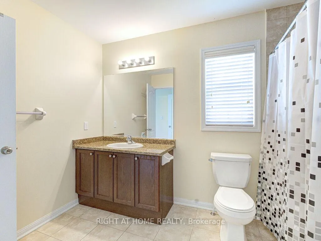 Photo 41 of 63 Lupo Drive, Hamilton, Waterdown — HOMEH