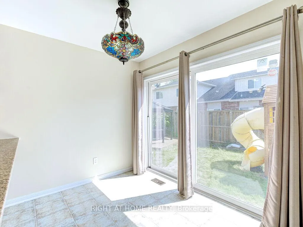 Photo 42 of 63 Lupo Drive, Hamilton, Waterdown — HOMEH