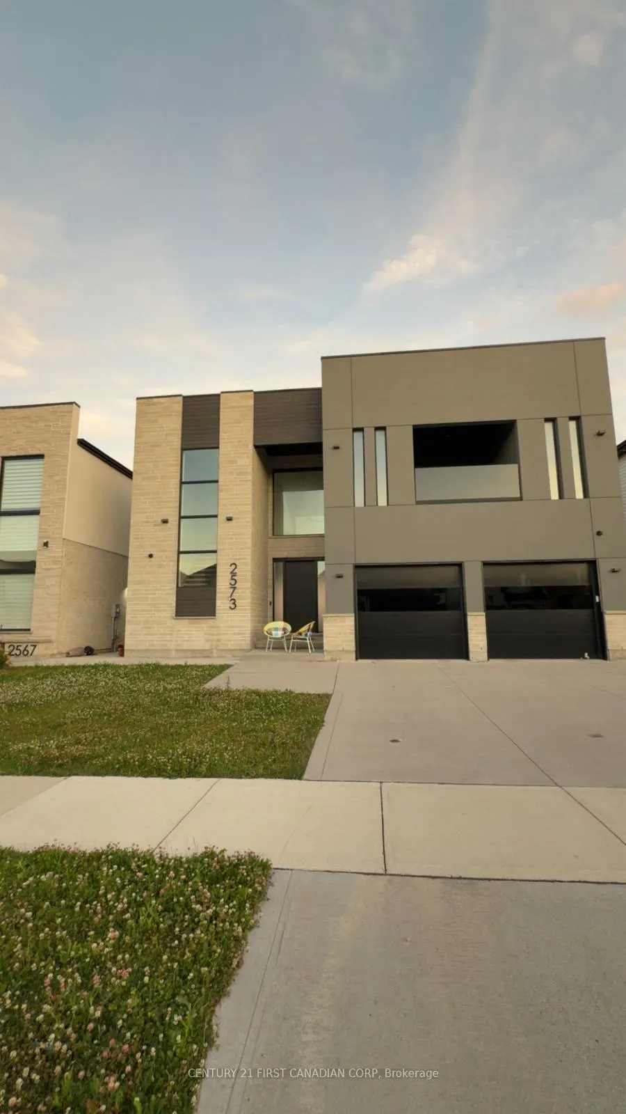 Front of Unit B, 2573 Bridgehaven Drive