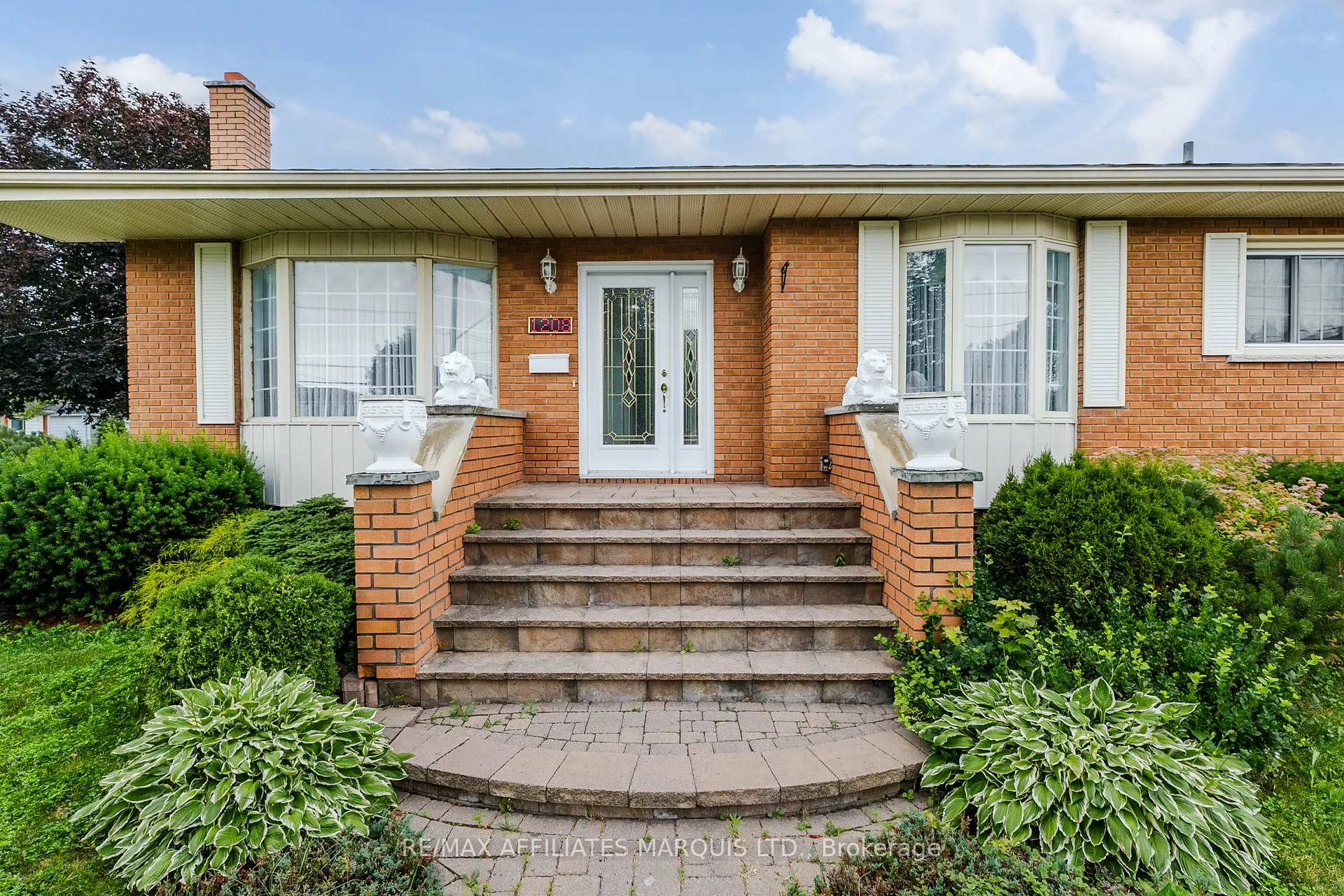 Photo 2 of 1208 Third Street E, Cornwall, Cornwall — HOMEH