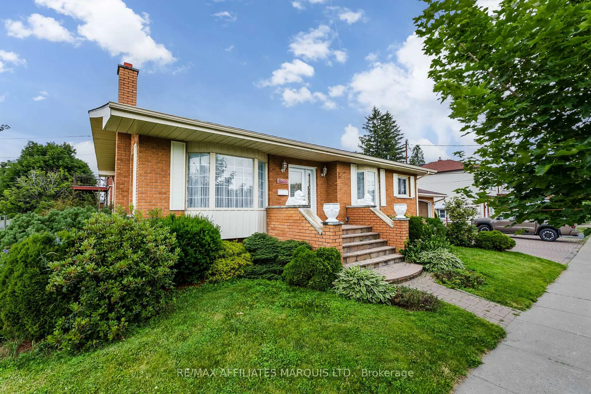 Photo 3 of 1208 Third Street E, Cornwall, Cornwall — HOMEH