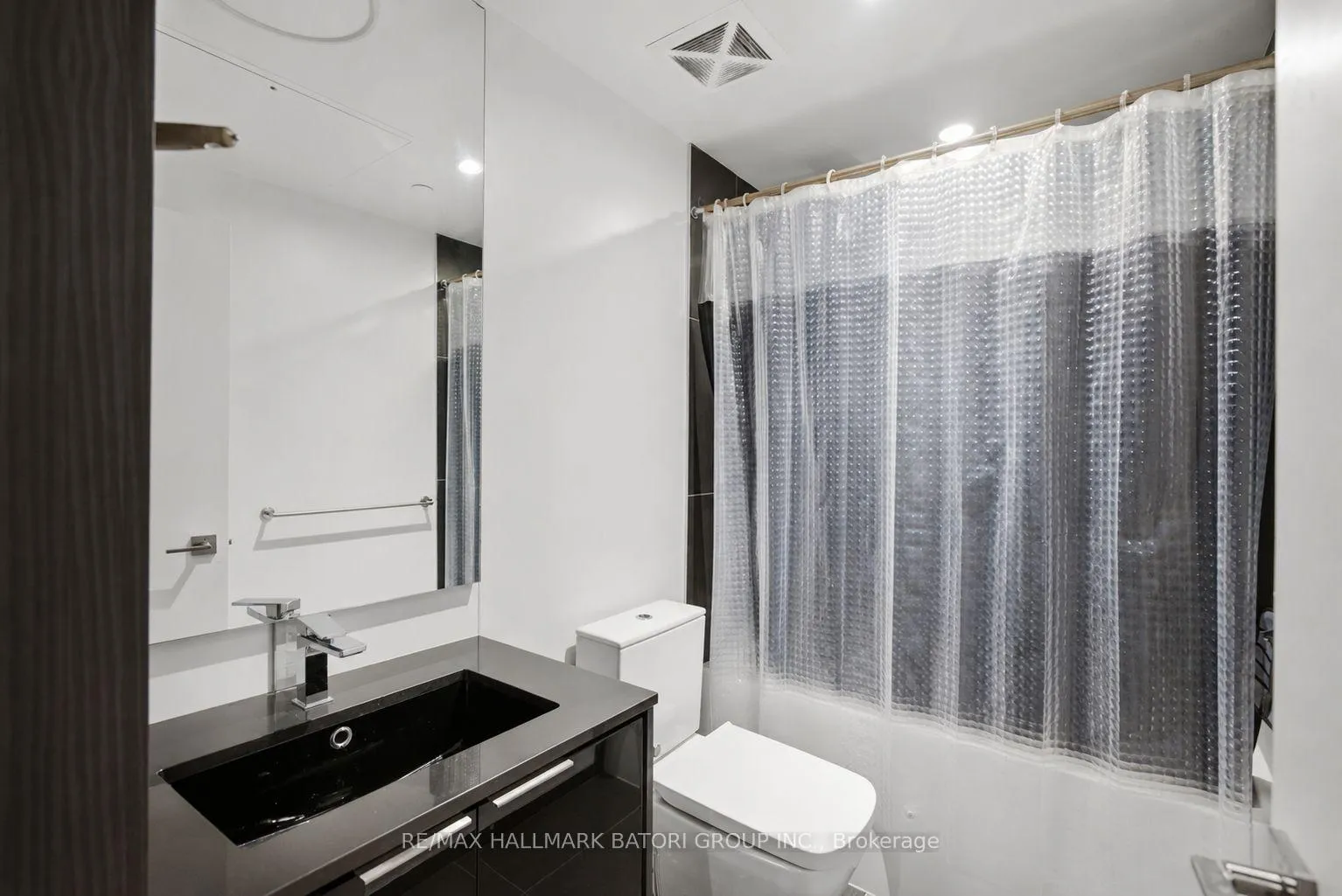 Photo 3 of Unit 1708, 70 Temperance Street, Toronto, Bay Street Corridor — HOMEH