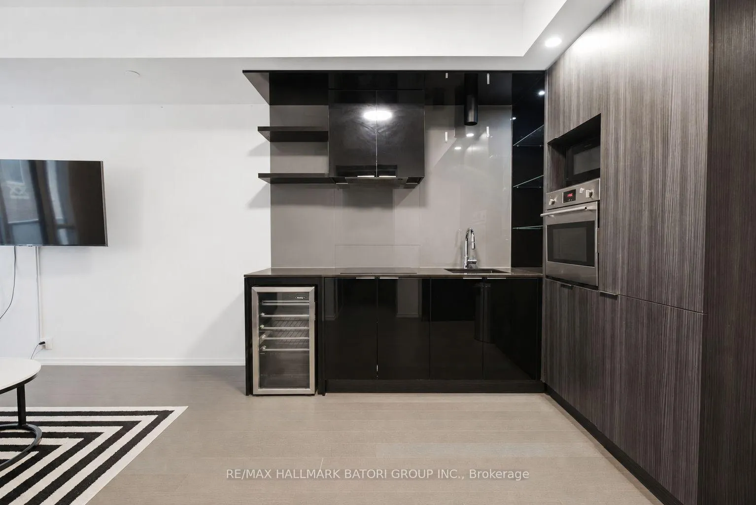 Photo 4 of Unit 1708, 70 Temperance Street, Toronto, Bay Street Corridor — HOMEH