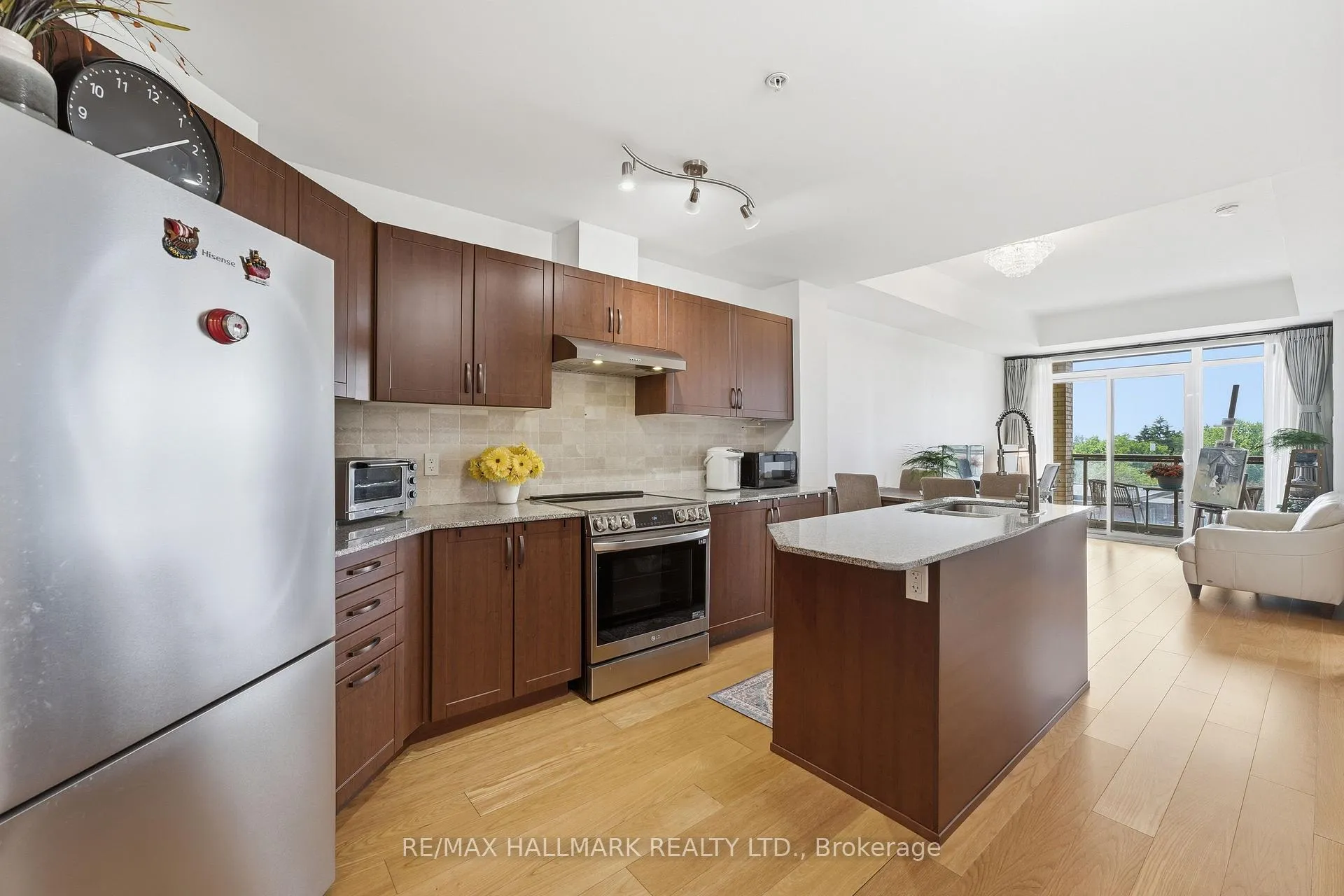 Photo 4 of Unit 501, 68 Main Street N, Markham, Old Markham Village — HOMEH