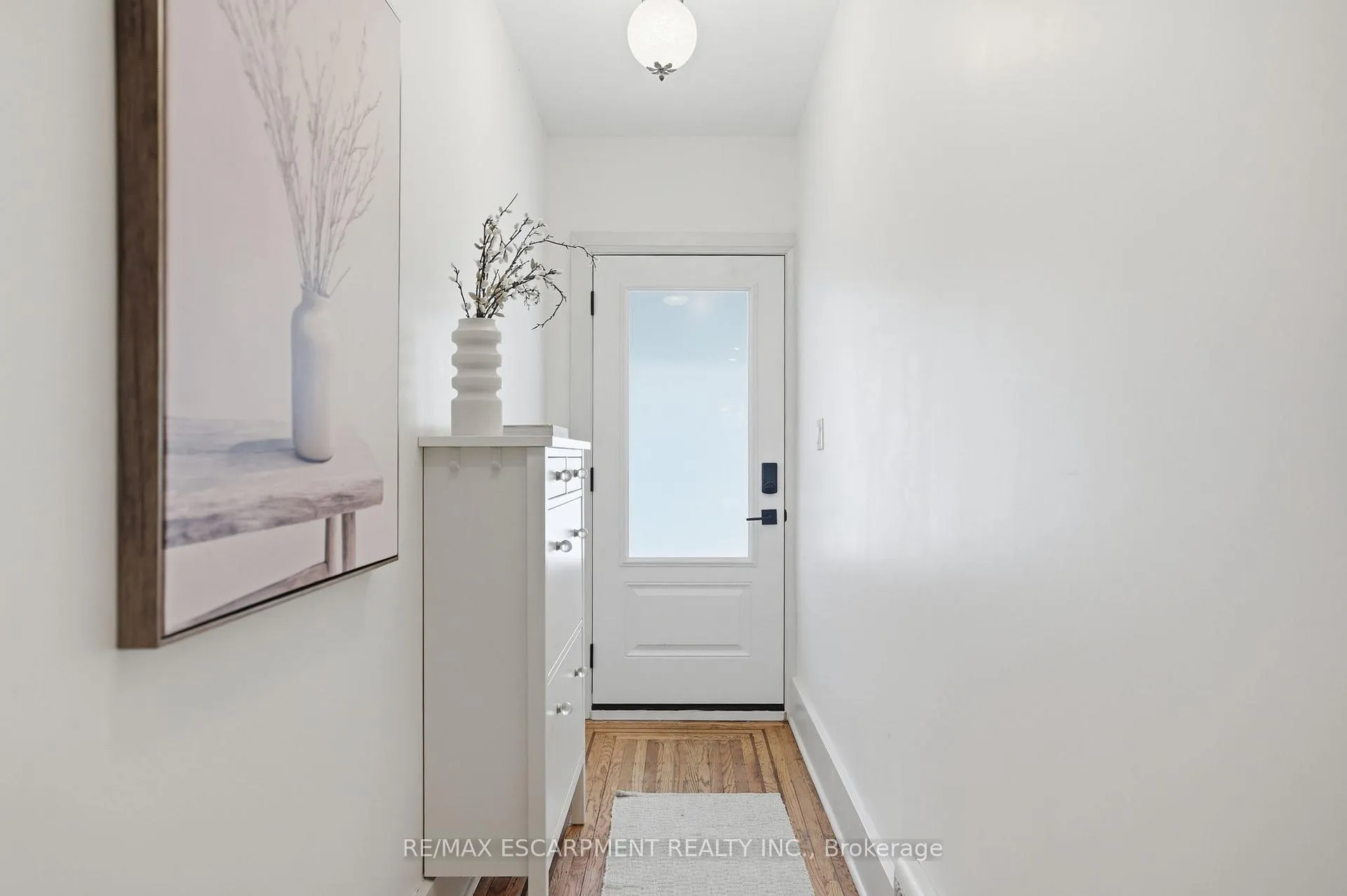 Photo 3 of 14 Cumberland Avenue, Hamilton, St. Clair — HOMEH