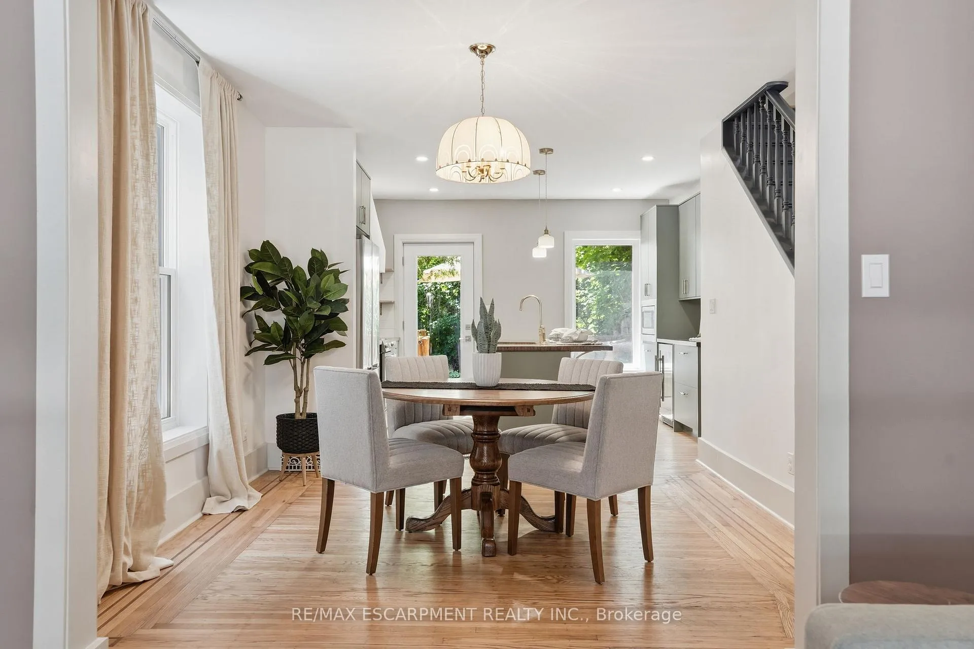 Photo 5 of 14 Cumberland Avenue, Hamilton, St. Clair — HOMEH