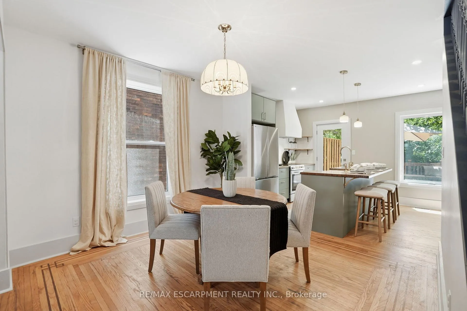Photo 6 of 14 Cumberland Avenue, Hamilton, St. Clair — HOMEH