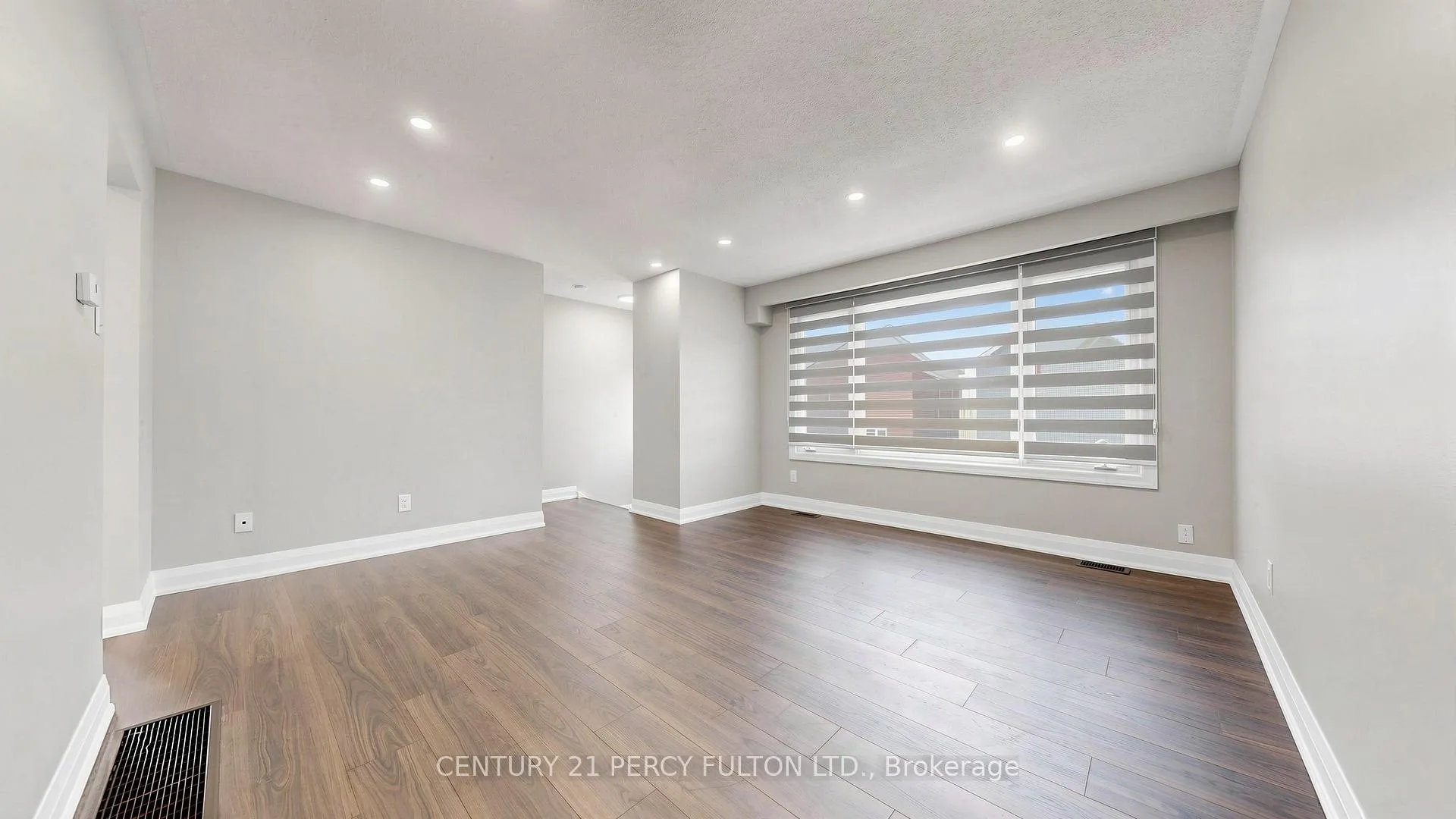 Photo 5 of 293 Kinmount Crescent, Oshawa, Lakeview — HOMEH