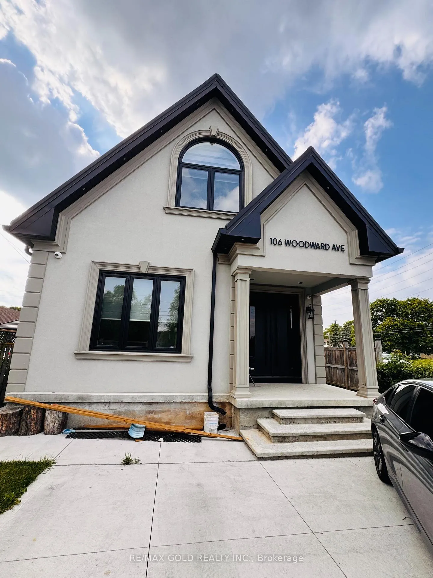 Front of 106 Woodward Avenue