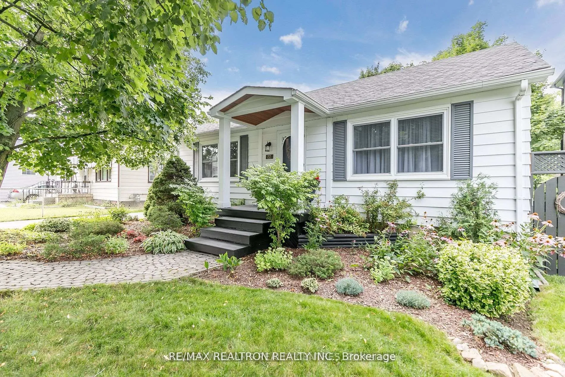 Photo 1 of 22 Royal Road, Aurora, Aurora Village — HOMEH